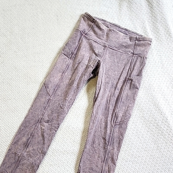 Lululemon lavendar ice dye fast and free tights sz 8 - Picture 1 of 5